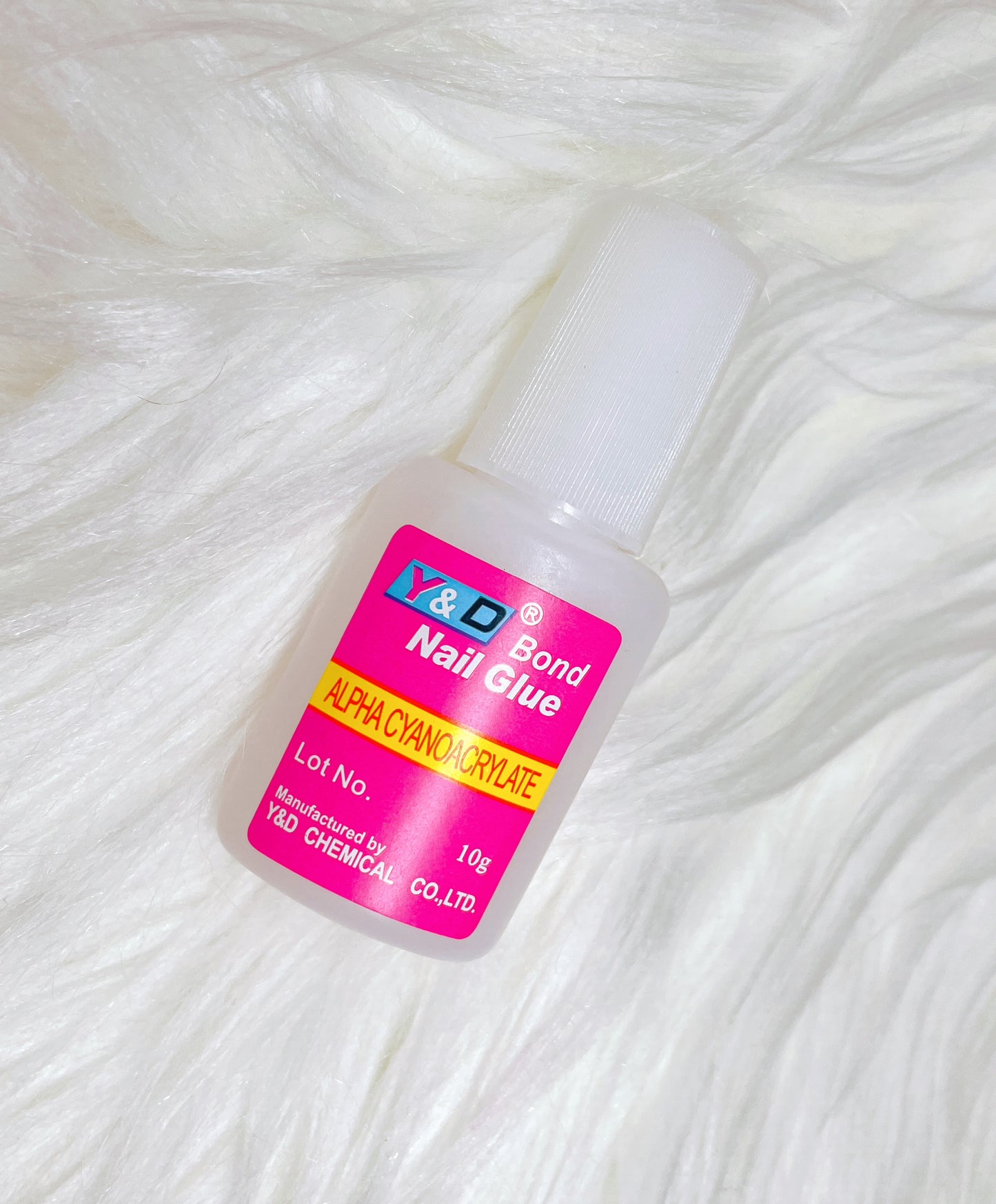 Brush-on nail glue